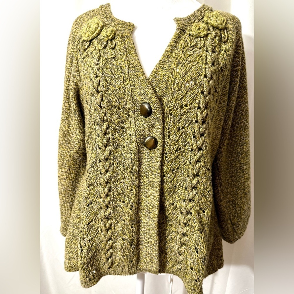 DKNY Vintage Chunky Cardigan With V-Neck And 2 Gold Buttons Size Medium